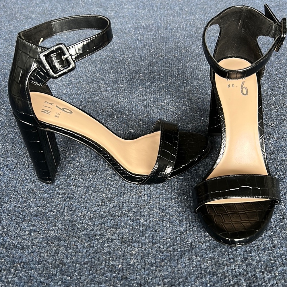 Mix No. 6 Black Sandals with Ankle Straps (snakeskin look) size 7
